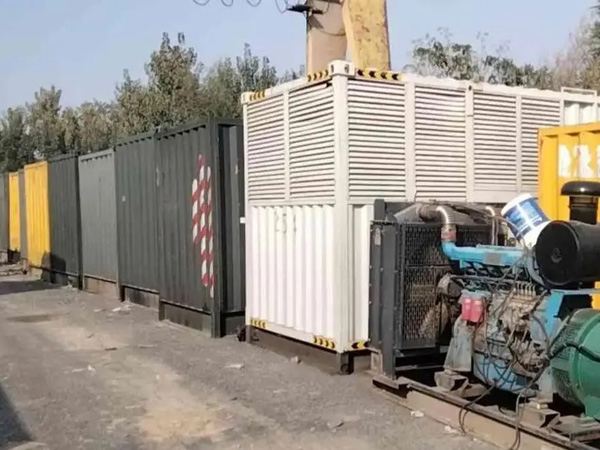 汉滨200KW柴油发电机机组每小时油耗是多少？